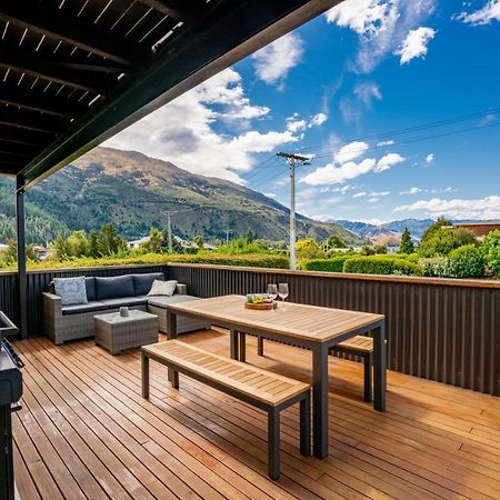 Views On Parry - Lake Hawea Holiday Home Eksteriør billede