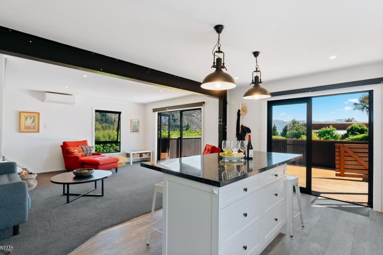 Views On Parry - Lake Hawea Holiday Home Eksteriør billede